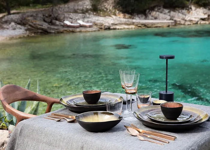 Little Green Bay Hotel